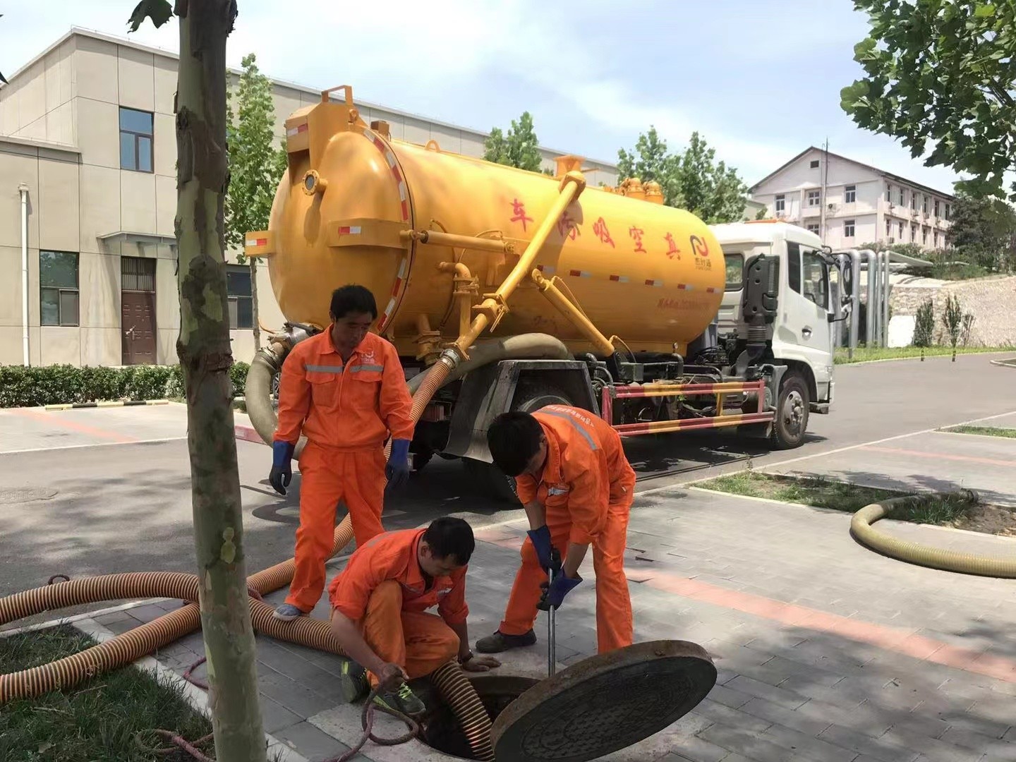 佛子山镇化粪池清理与5-8吨吸粪车施工效率分析